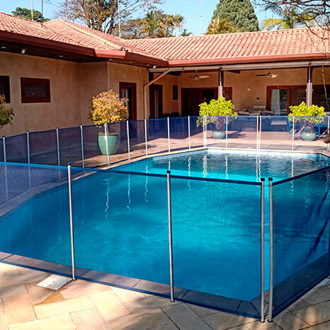 cerca para piscina azul
