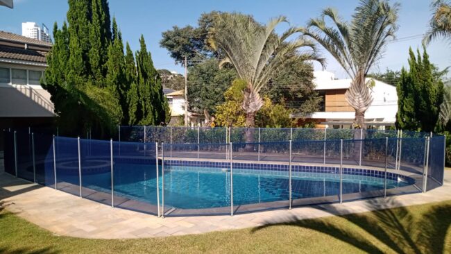 Cerca de segurança para piscina crime