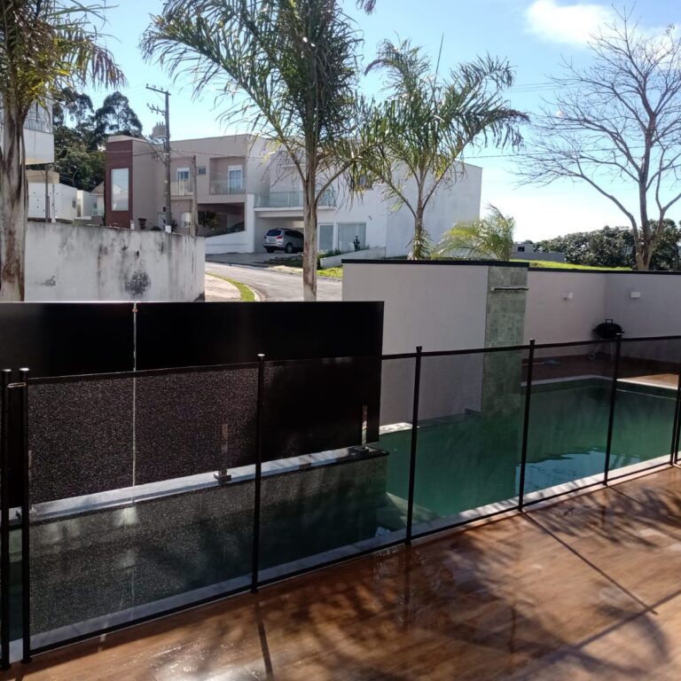 Ceca de proteção para piscina