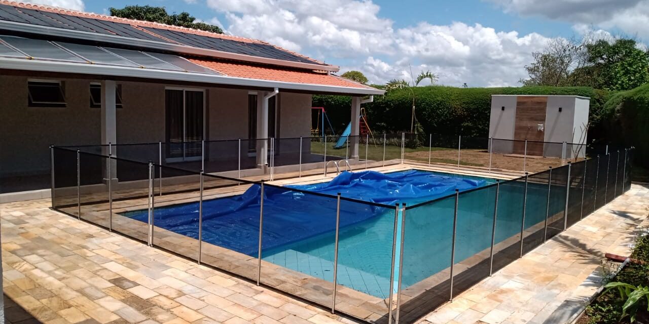 beneficios de cerca para piscina