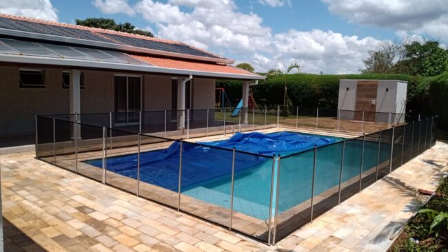 beneficios de cerca para piscina