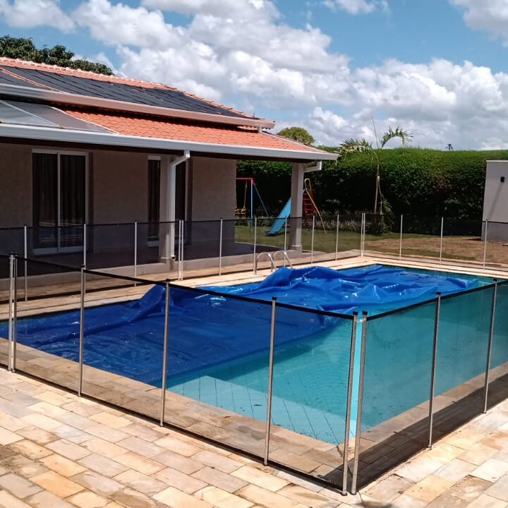 beneficios de cerca para piscina