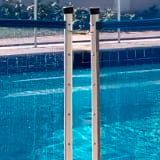 cerca com postes em alumínio