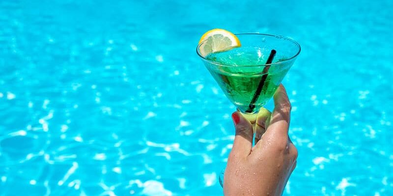 uso álcool e drogas na piscina