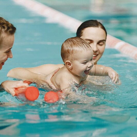 Natação para adultos e crianças