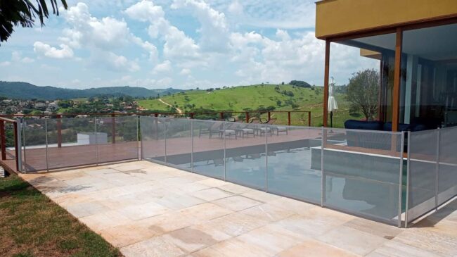 como limpar a cerca de piscina