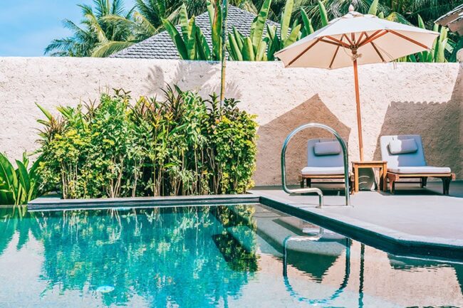 decoração na piscina