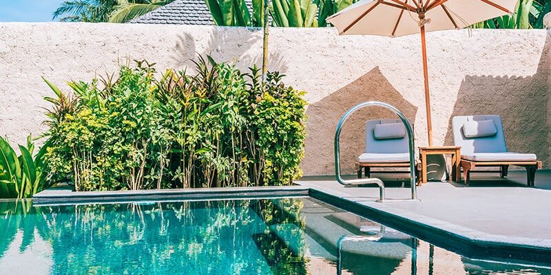 decoração na piscina