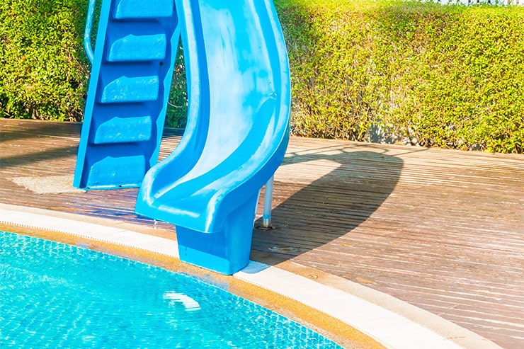 escorregador de piscina
