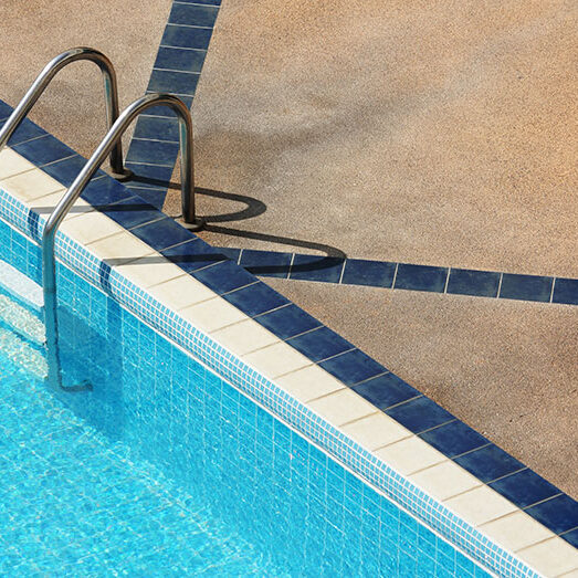 limpeza borda da piscina