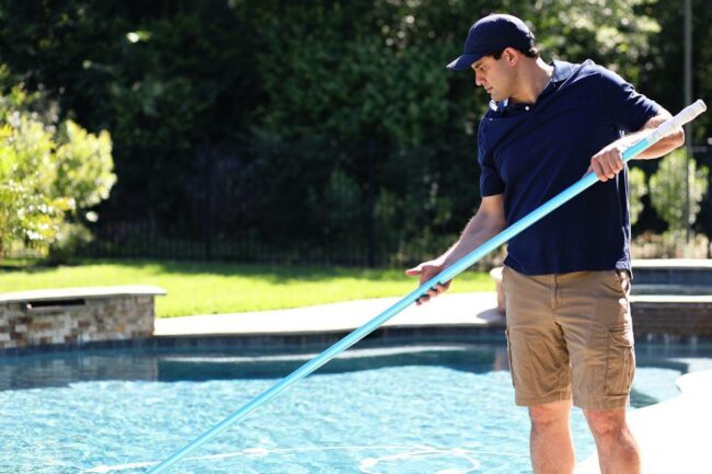 O que faz um piscineiro?