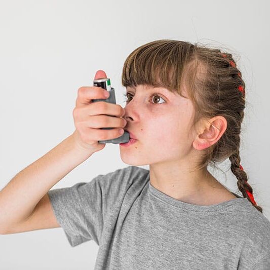 natação com asma na piscina