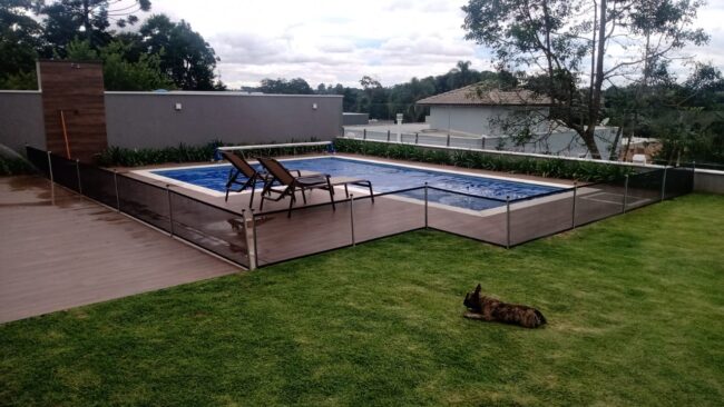 Cerca de proteção de piscina para cachorros